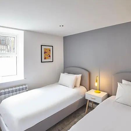 Host & - The Royal Hideaway * Whitby