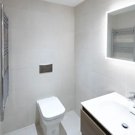 Host & - The Royal Hideaway *